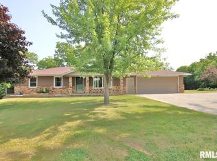 1418 Lake Santa Fe Dr, Metamora, IL 61548