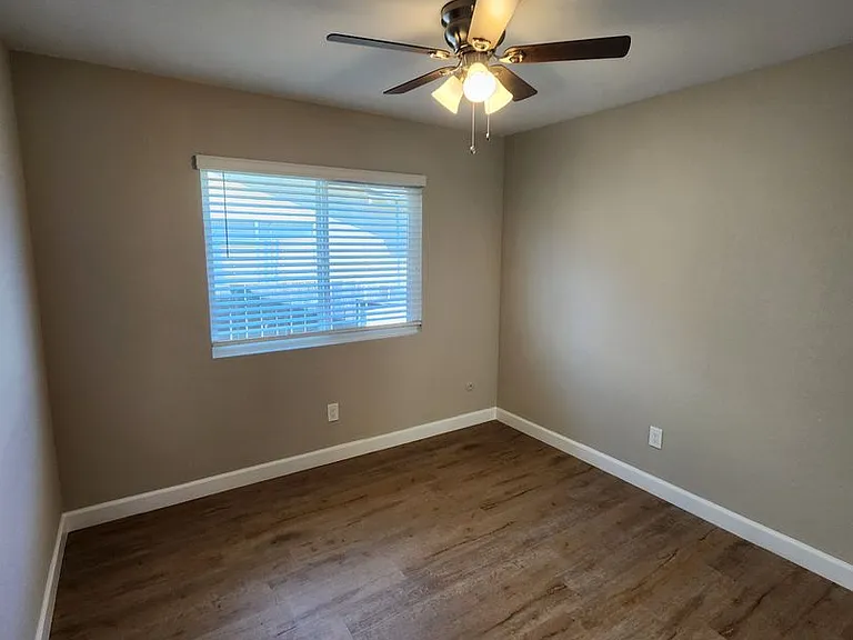 9041 Dewsbury Ave — Photo 11