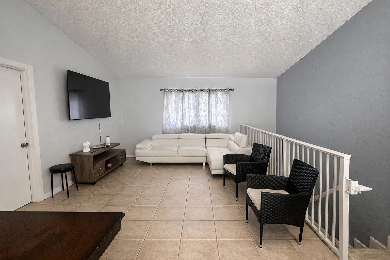 2 bed, 2.0 bath, 925 sqft, $2,200 — Photo 1