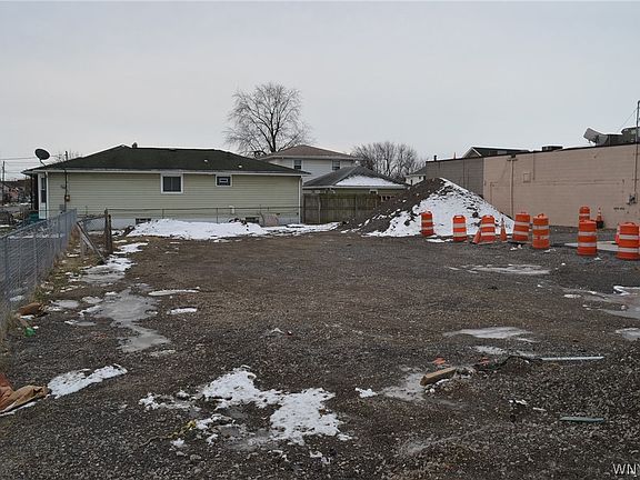3rd image of 2331 Broadway St