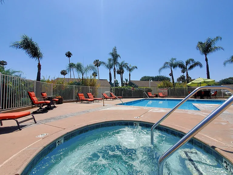 Citrus Court Apartments — Photo 20