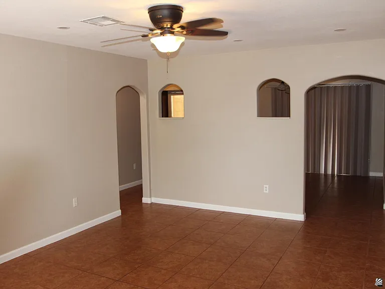 2090 S 44th Dr — Photo 16