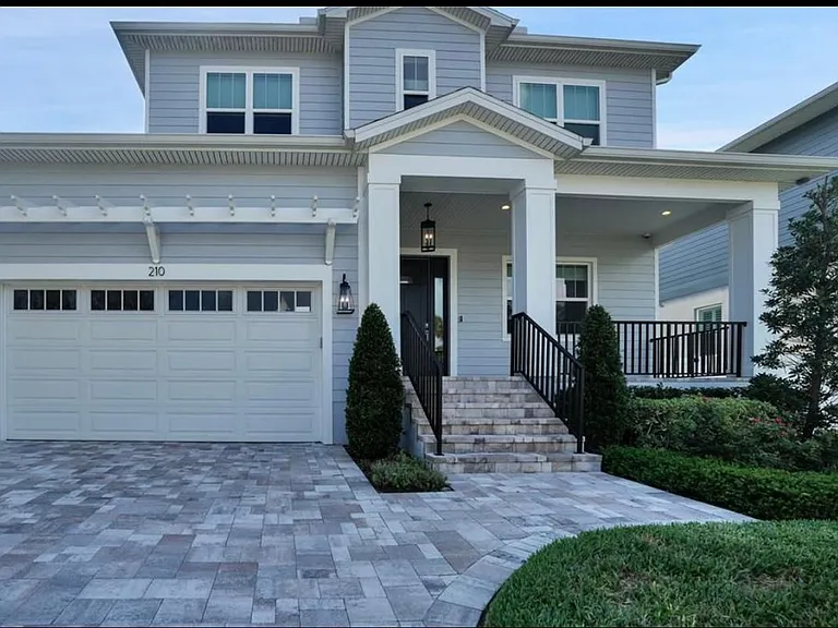 210 S Shore Crest Dr — Photo 2