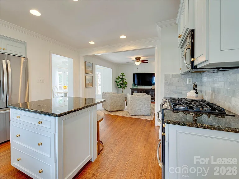 3221 Sunset Dr — Photo 19