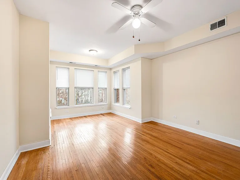 4934 S King Dr #2 — Photo 3