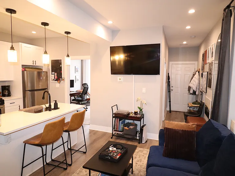 1345 N Bosworth Ave #3R — Photo 1