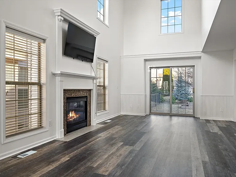 1200 Heron Dr — Photo 2