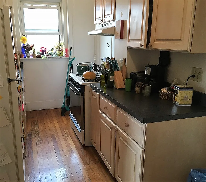 Building Photo - 586 Washington St #6