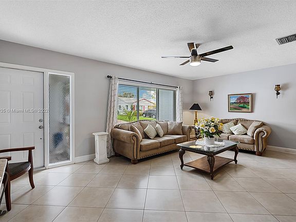 3rd image of 6610 NW 74th Pl