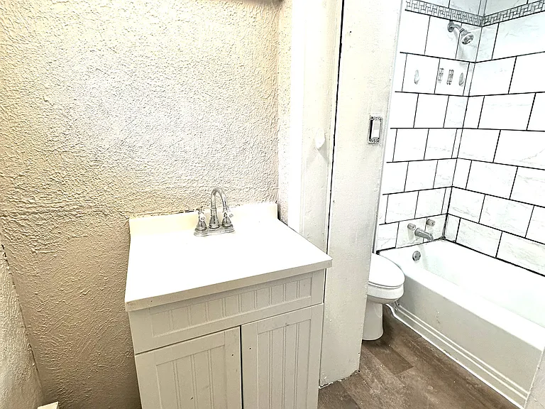 860 Main St #4 — Photo 7