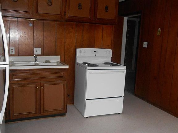 3rd image of 1037 Anderson Dr
