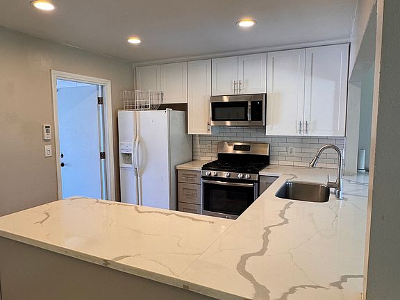 3rd image of 3679 Plumbago Ln