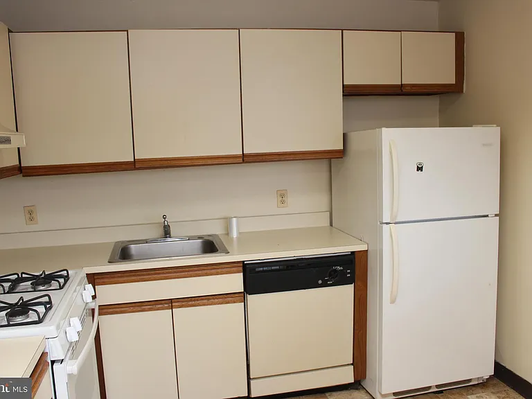 1030 E Lancaster Ave #111 — Photo 18