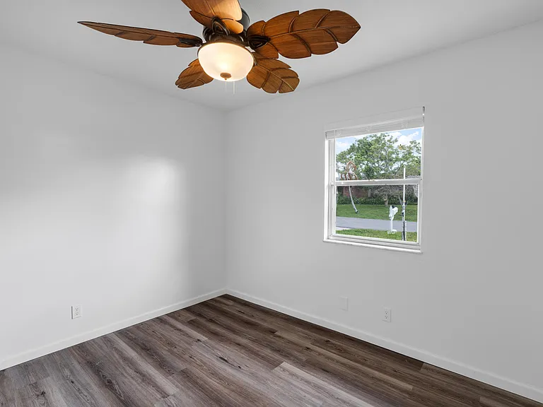 2331 NE 15th Ct — Photo 14