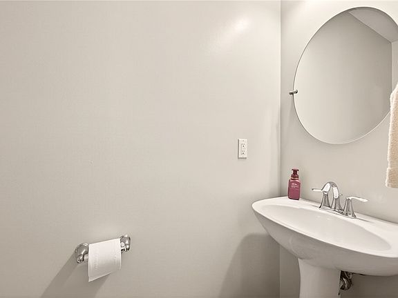 4th image of 3196 Peacock Cir