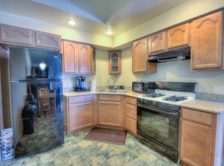 164 W 220th St APT 11, Carson, CA 90745