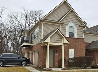 27629 Hidden Oaks Dr, Brownstown, MI