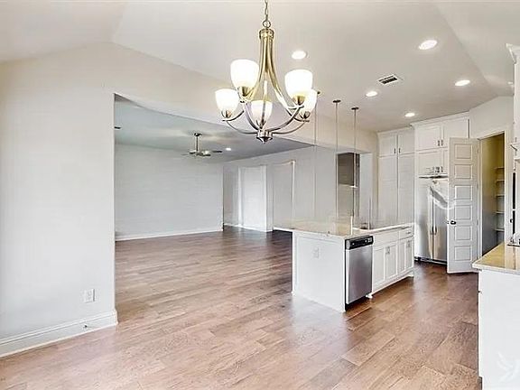 5th image of 801 Sycamore St #933