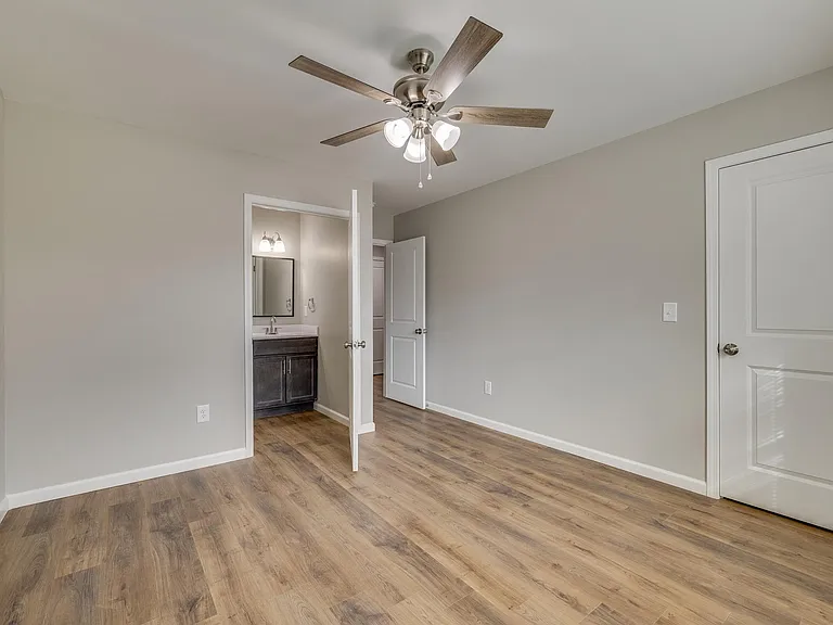 Bristol View Townhomes — Photo 13