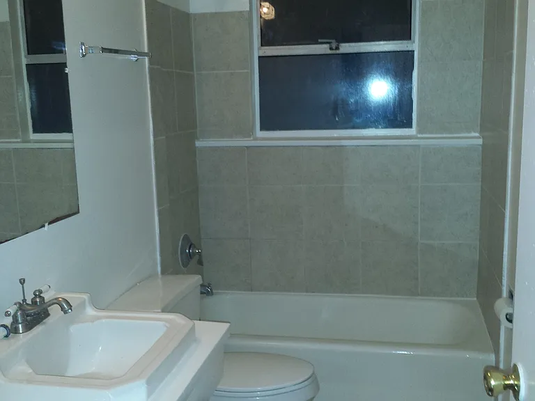 2419 S Graham St #V — Photo 12
