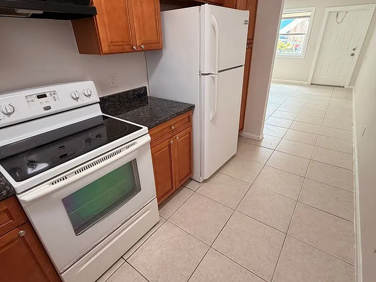 1618 W 26th Ct — Photo 23