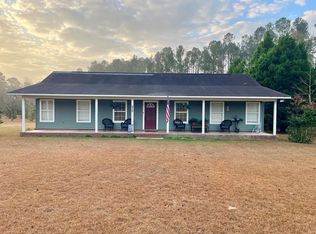217 Live Oak Ln, Claxton, GA 30417
