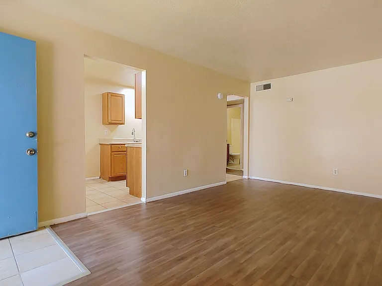 Casa Del Arroyo Apartments — Photo 2