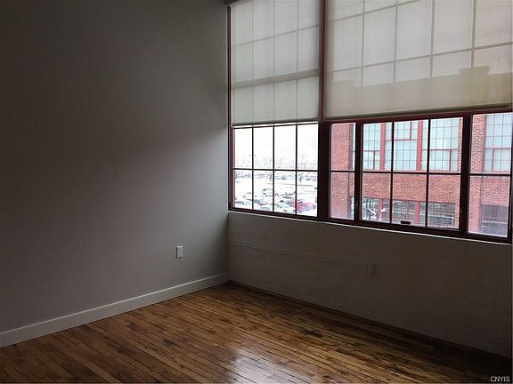 3rd image of 165 Main St APT 224
