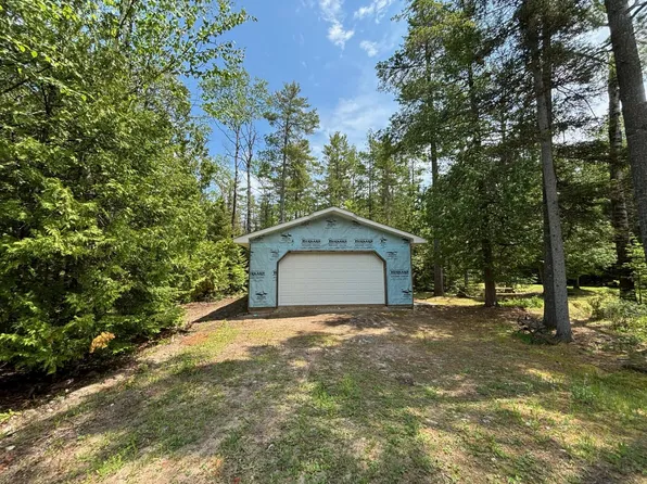 17023 Pineview Dr, Presque Isle, MI 49777