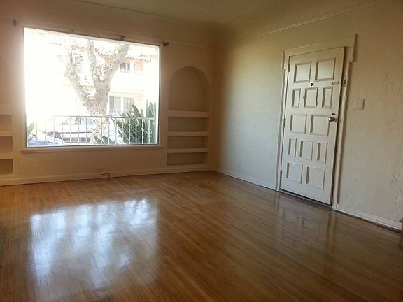 4th image of 3218 W 43rd Pl