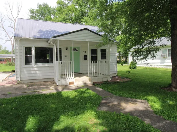 715 N Ohio Ave, Salem, IL 62881