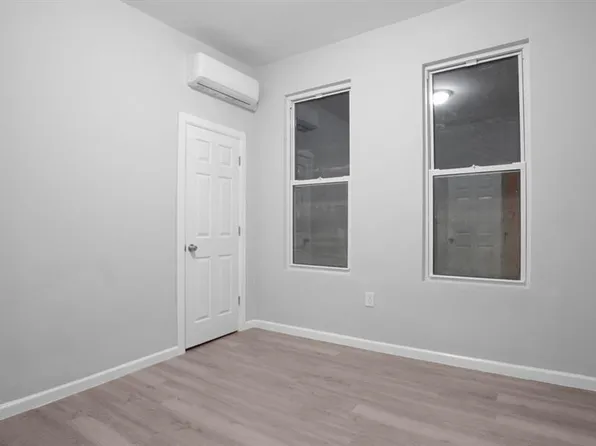 2448 Webb Avenue image 13 of 27