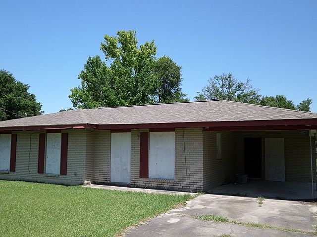 1st image of 243 Lindsey Cir