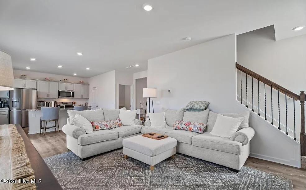 3 bed, 2.5 bath, 2175 sqft, $2,350 — Photo 4