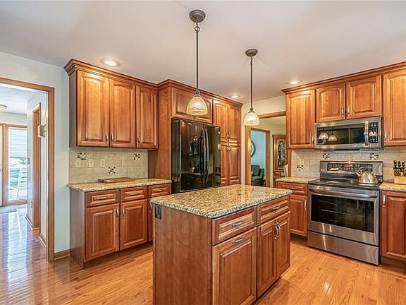 3rd image of 10150 Woodbury Dr