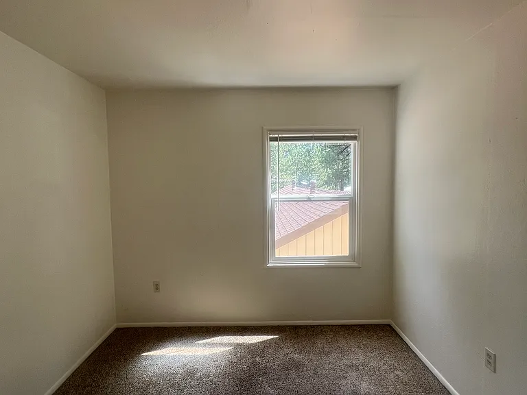 2737 Knox Ave #4 — Photo 4