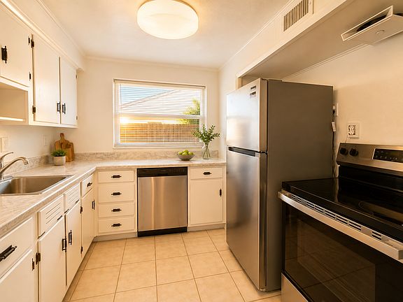 4th image of 105 Primrose Ln