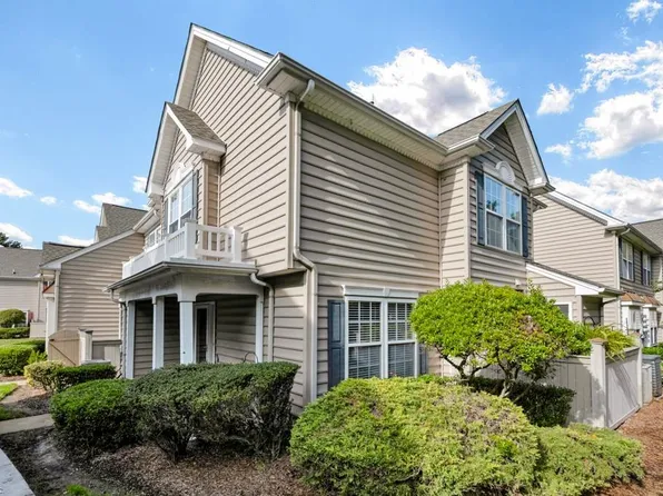 2453 Old Greenbrier Rd #124, Chesapeake, VA 23325
