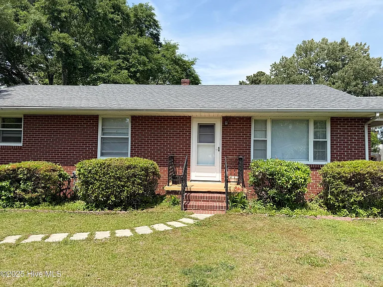 2703 Jackson Dr — Photo 3