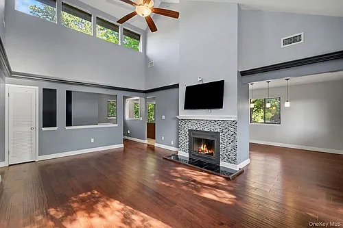 212 Old Farm Ln Photo 1