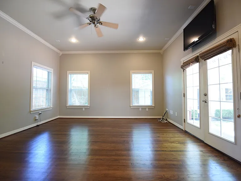 5606 Stanford Ave — Photo 15