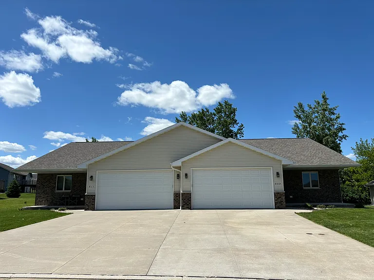 809 S Mill St — Photo 1