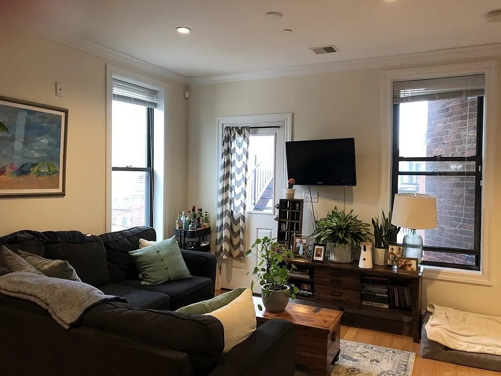 Building Photo - 90 White St #3
