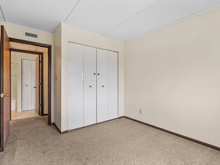 River Bluff Apartments — Photo 18