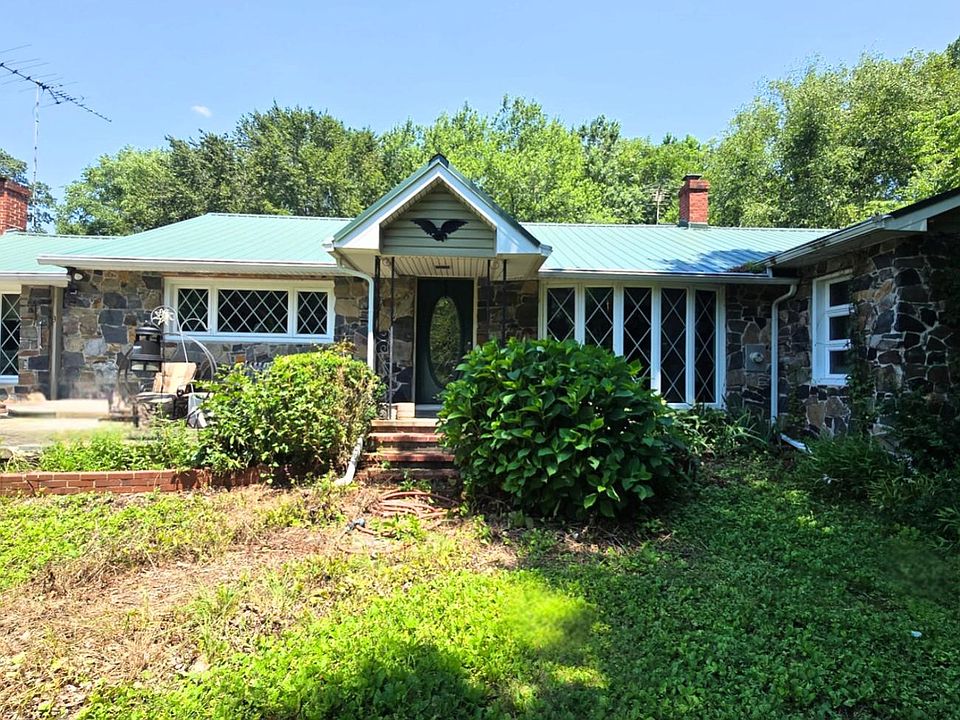 2nd image of 321 Oliver Guessford Rd
