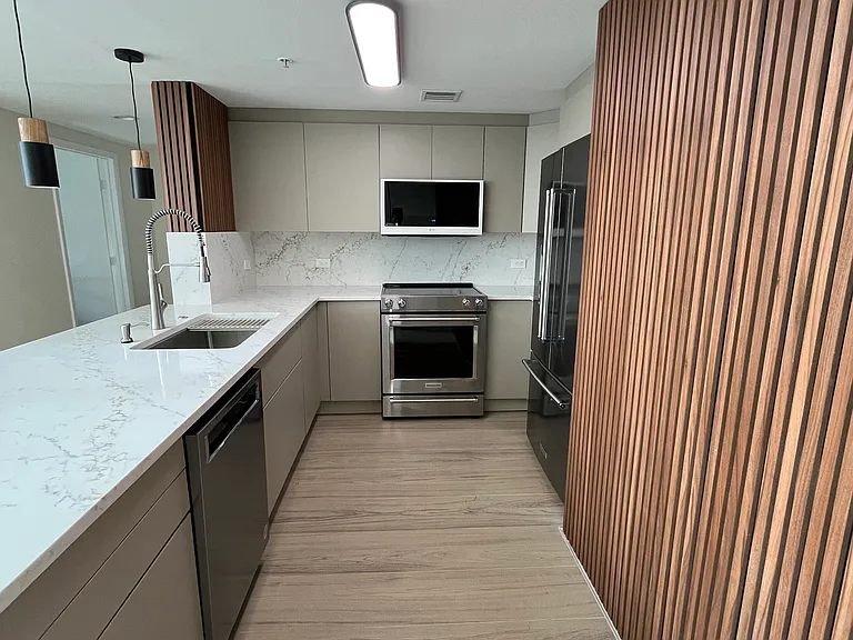 1861 NW South River Dr #Penthouse 4 — Photo 5