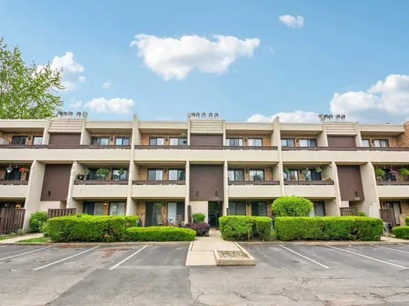 176 E Springbrook Dr APT 3A, Bloomingdale, IL 60108
