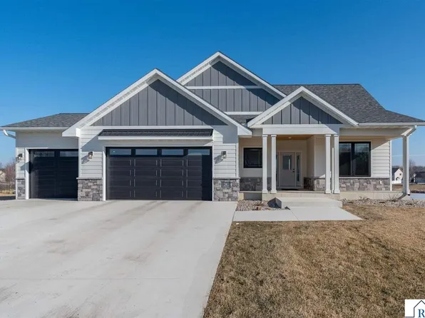 34 N Pointe Ct, Mankato, MN 56003