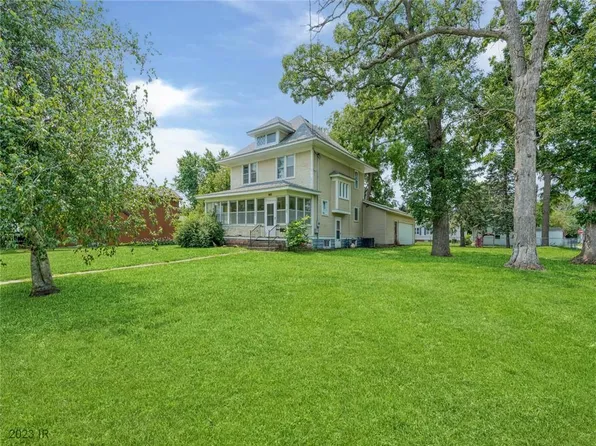 903 W 4th St S, Newton, IA 50208