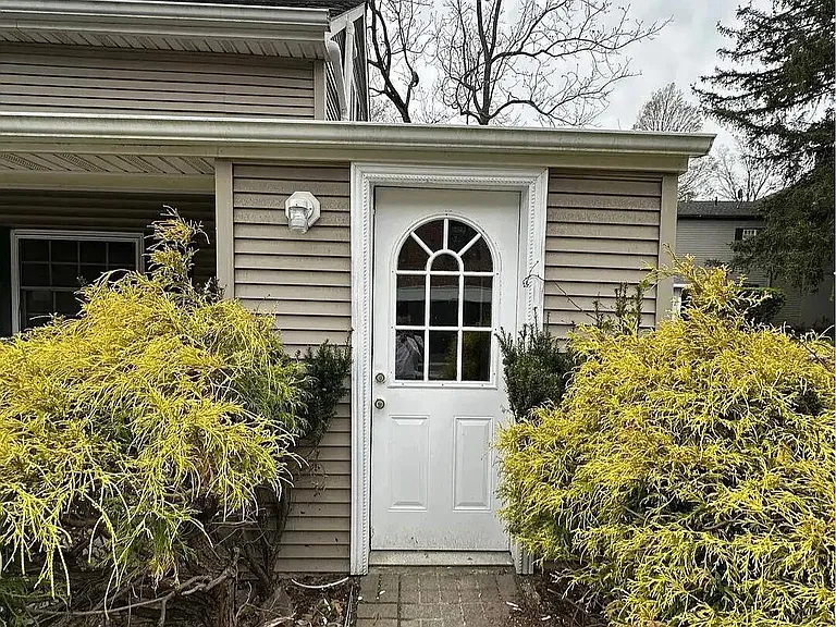 18 Forester Ave — Photo 3